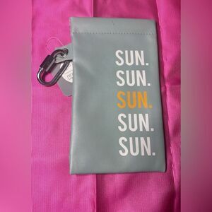 New Sunglasses Protective Case Travel Accessory
NWT Approximately 4” x 7”